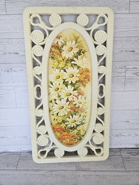 VIBTAGE FLORAL WALL HANGING